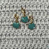 Cats_teal_yarn swatch
